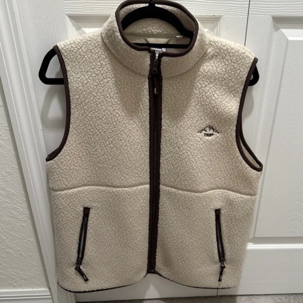 Aritzia TNA Off-White and Dark Brown Fleece Polartec Mockneck vest NWT - Picture 12 of 12